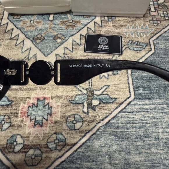 Versace Designer Sunglasses Black - Picture 8 of 9